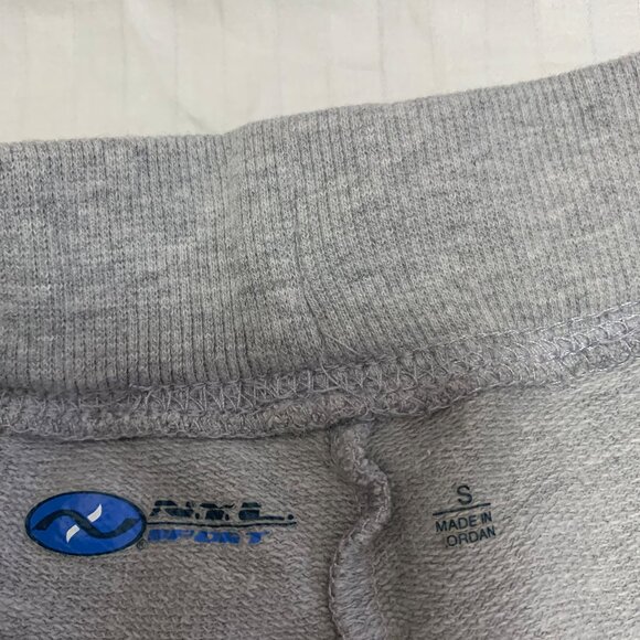 ❄️NYL WOMENS ATHLETIC CAPRIS PANTS SIZE S ❄️ - Picture 3 of 5